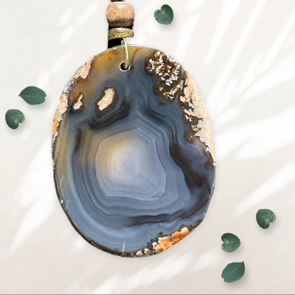 Handmade agate slice & elephant necklace ✨ - Picture 5 of 10